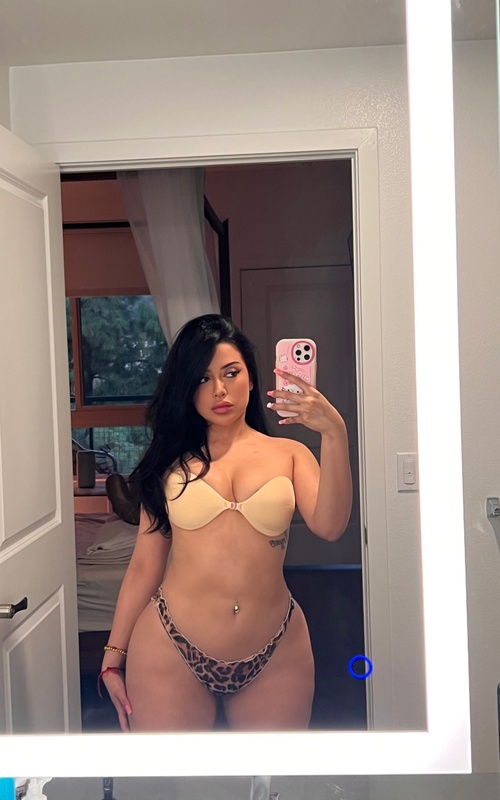 Amelia Aventura Descubre el Placer de la Compañía 1 Mis Fotos