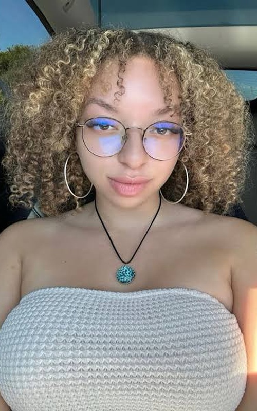 Soraya Susurro la Compañera Perfecta para Tus Deseos